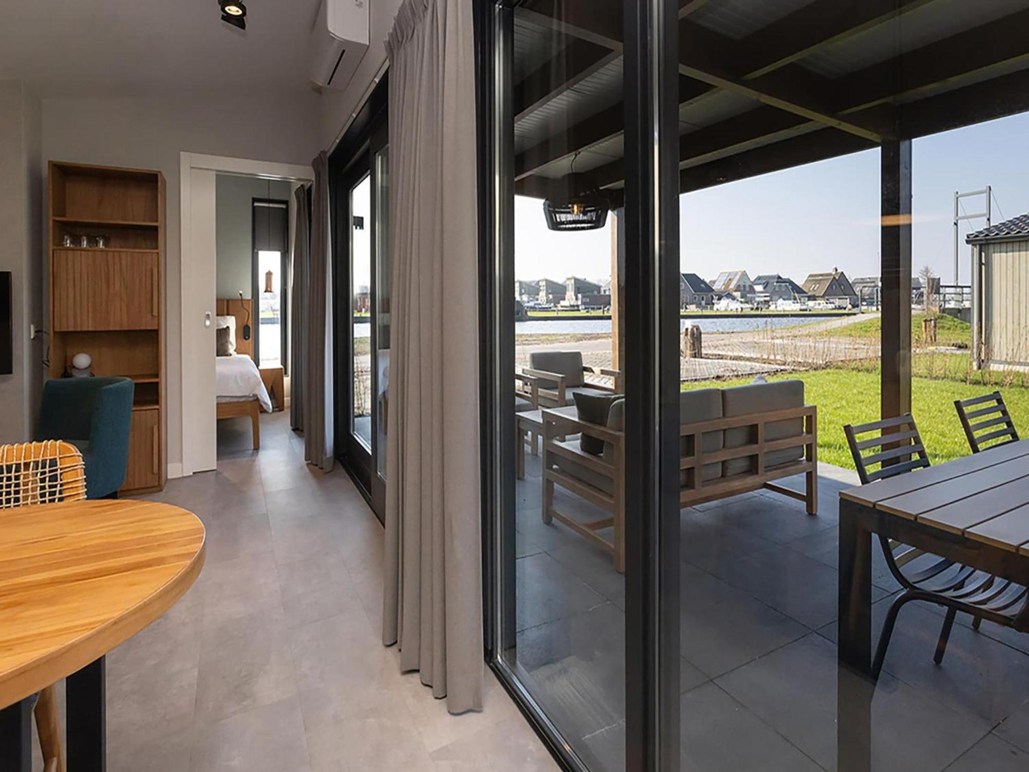 Luxury Docklodge On The Water Delfstrahuizen Exterior foto